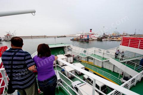 Traversée pour rejoindre à bord du bateau les îles de Kerkennah