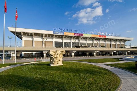Aéroport international de Tunis Carthage à Tunis Vue Façade extérieure