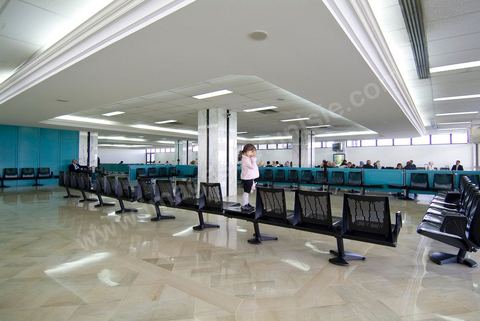 Aéroport international de Tunis Carthage à Tunis - Salle d'embarquement de Sevenair vols intérieurs