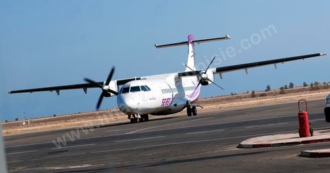 Avion de la compagnie nationale intérieure Sevenair avion ATR 72 sur le tarmac de l'aéroport de Djerba