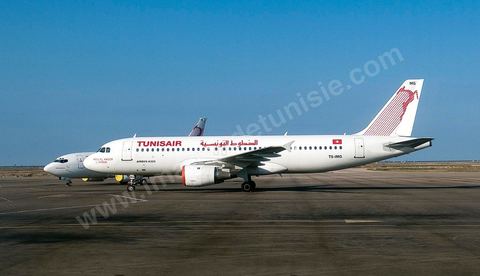 Airbus A320 de la compagnie aérienne tunisienne Tunisair sur le tamrac de l'aéroport de Tunis