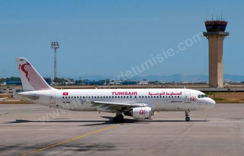 Airbus A320 de la compagnie aérienne tunisienne Tunisair sur le tamrac de l'aéroport de Tunis