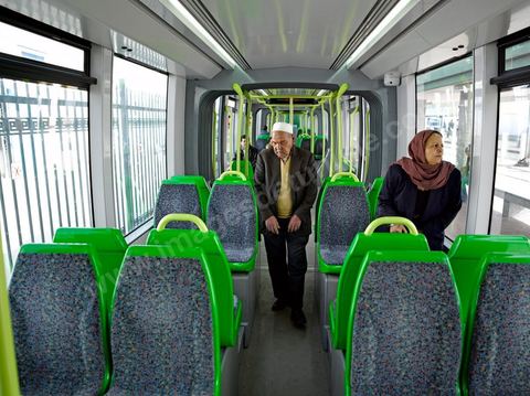 Intérieure des nouvelles rames du Métro Léger de Tunis métro aérien