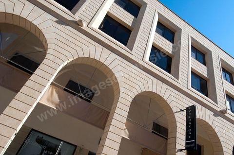 Façade immeuble de bureaux aux Berges du Lac de Tunis