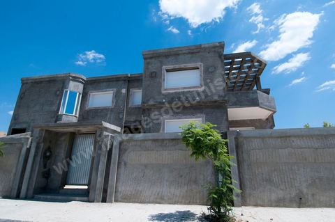 Villa en chantier dans la nouvelle zone d'extension des Begres du Lac à Tunis