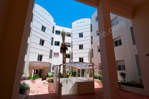 Résidence immobilière près du centre commercial Carrefour dans la banlieue nord de Tunis