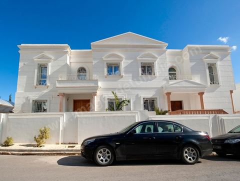 Villa haut standing sur les hauts de la nouvelle ville de Ennasr au coeur de Tunis, ville nouvelle de résidence, d'affaires et de commerces