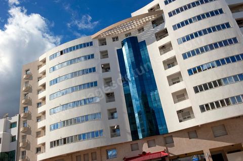 Les grands artères de la nouvelle ville de Ennasr au coeur de Tunis, ville nouvelle de résidence, d'affaires et de commerces
