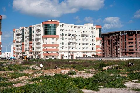 Constructions immobilières immeubles d'habitations et de bureaux dans le secteur de Ain Zaghouan banlieue nord de Tunis - BTP - urbanisme et immobilier