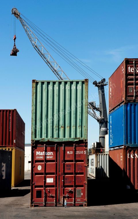 Zone de Fret et commercial, chargement et déchargement des bateaux dans le Port commercial de Radès