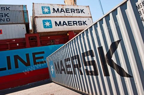 Zone de Fret et commercial, chargement et déchargement des bateaux dans le Port commercial de Radès