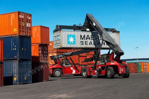 Zone de Fret et commercial, chargement et déchargement des bateaux dans le Port commercial de Radès