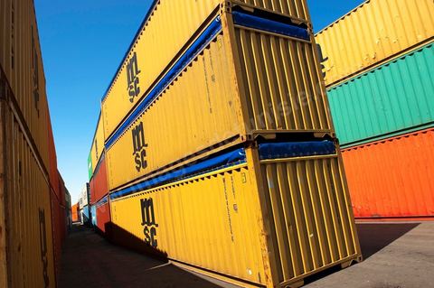 Zone de Fret et commercial, chargement et déchargement des bateaux dans le Port commercial de Radès