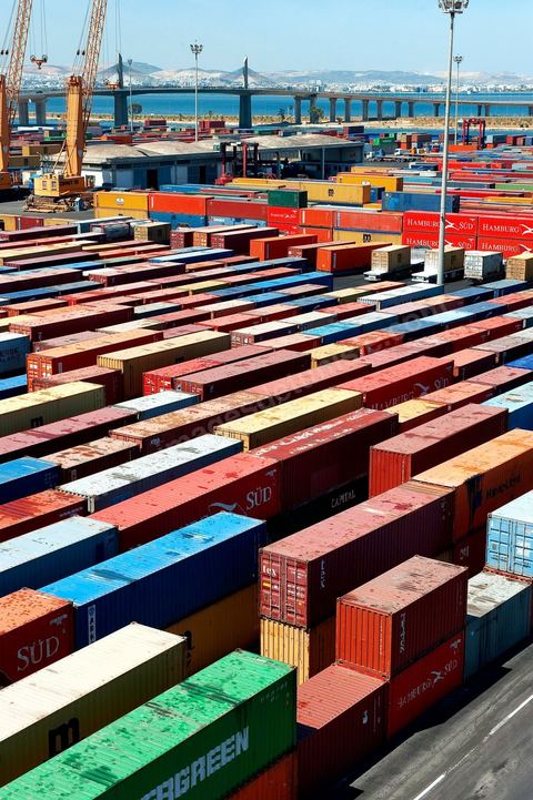 Zone de Fret et commercial, chargement et déchargement des bateaux dans le Port commercial de Radès