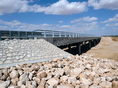 Nouvelle autoroute en fin de chantier de Msaken a Sfax