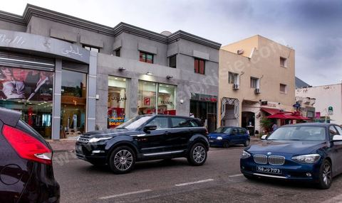 Ambiance dans les rues commerçante aux Berges du Lac de Tunis, quartier d'affaires, résidentiels et de commerces huppé de la capitale 
