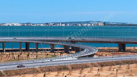 Le nouveau pont de Radès au dessus du canal de Tunis reliant Radès à la Goulette.