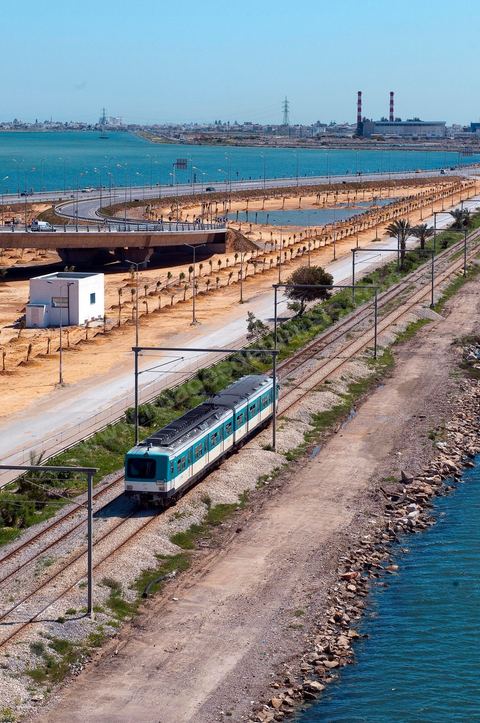 Le nouveau pont de Radès au dessus du canal de Tunis reliant Radès à la Goulette.