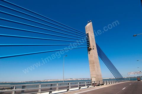 Le nouveau pont de Radès au dessus du canal de Tunis reliant Radès à la Goulette.