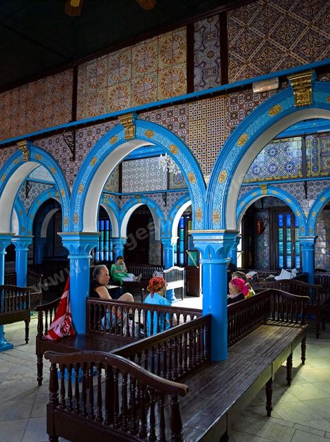 la synagogue de la Ghriba durant le pelerinage juif annuel au village de Erriadh ou Hara Sghira sur l'ile de djerba