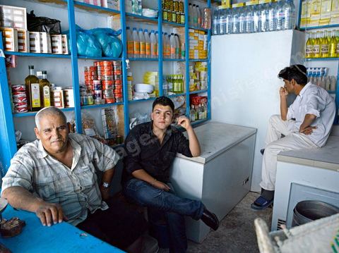 Epicerie dans le caravanserail de la synagogue de la Ghriba durant le pelerinage juif annuel au village de Erriadh ou Hara Sghira sur l'ile de djerba