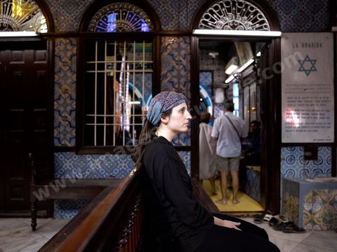 Pelerins juifs dansla synagogue de la Ghriba durant le pelerinage juif annuel au village de Erriadh ou Hara Sghira sur l'ile de djerba