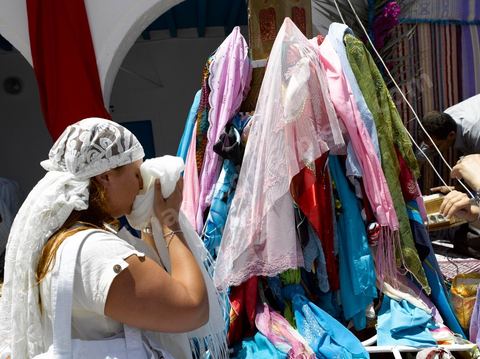Procession aux foulards à la synagogue de la Ghriba durant le pelerinage juif annuel au village de Erriadh ou Hara Sghira sur l'ile de djerba