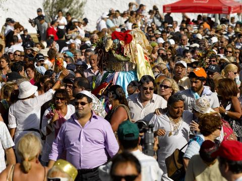 Procession dans les rues de Hara Sghira à Erriadh lieu où se trouve la synagogue de la Ghriba durant le pelerinage juif annuel au village de Erriadh ou Hara Sghira sur l'ile de djerba