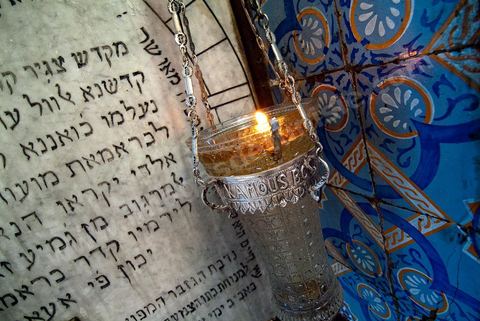 la synagogue de la Ghriba durant le pelerinage juif annuel au village de Erriadh ou Hara Sghira sur l'ile de djerba