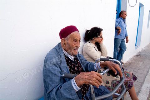 Arrivée de la procession à la synagogue de la Ghriba durant le pelerinage juif annuel au village de Erriadh ou Hara Sghira sur l'ile de djerba