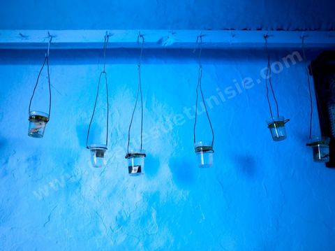 Dans une petite synagogue bleue à Hara Sghira Erriadh durant le pelerinage juif annuel au village de Erriadh ou Hara Sghira sur l'ile de djerba