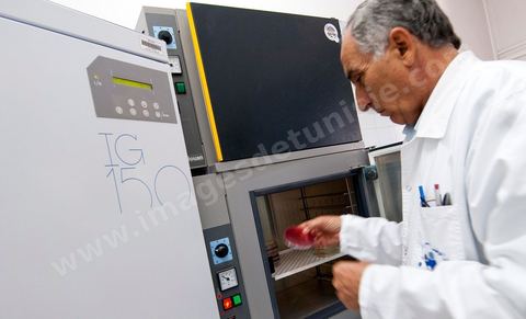 Laboratoire de conservation et fertilisation des ovules au Centre de Recherche en Santé de la Repproduction de l'Ariana à Tunis - Office national de la Famille et de la Population - Ministère de la Santé Publique