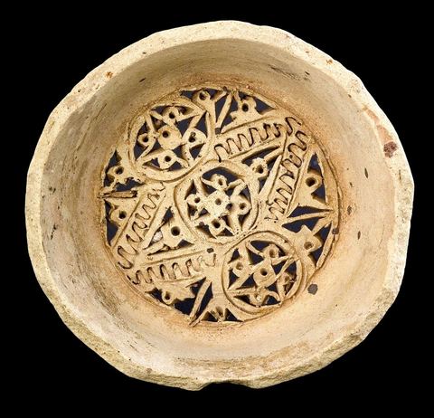 FILTRES DE JARRES À EAU EN POTERIE AJOURÉEEgypte (fatimide et mamelouke), 11 -15  siècle.