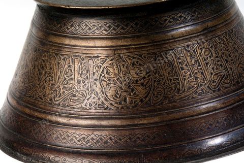 BASE DE CHANDELIER EN BRONZE. Syrie du Nord ou Mossoul,14  siècle.