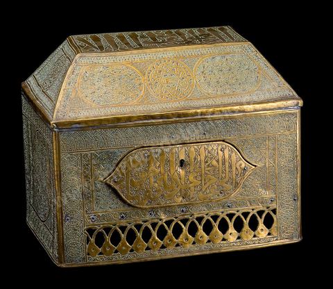 COFFRET DE CORAN EN CUIVRE CISELÉ ET CALLIGRAPHIÉEgypte ou Syrie, 19  siècle.