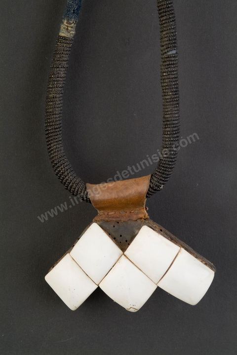 Bijoux touaregsSalle des Arts des tribus du Maghreb - Musée Lalla Hadria - Parc Djerba Explore