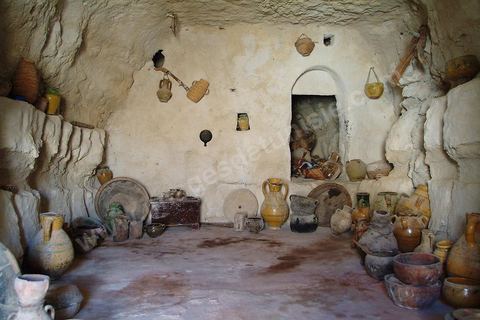 Cuisine d'une maison traditionnelle dans le village de Douiret