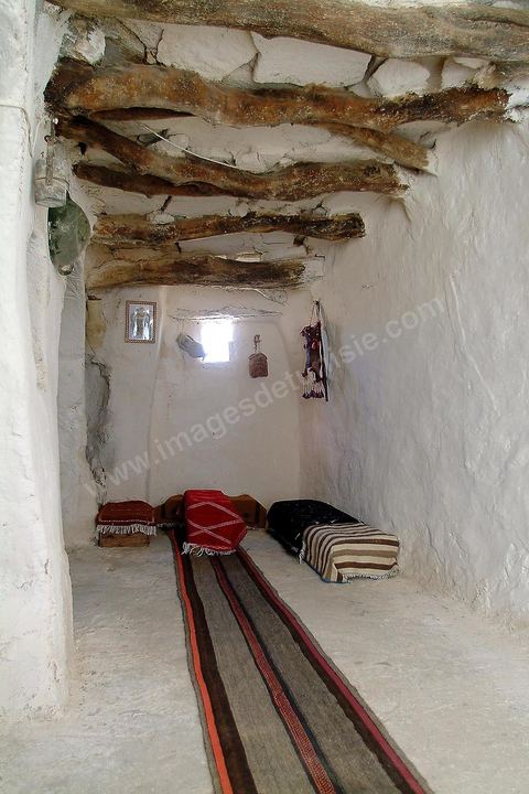 Intérieur d'une maison traditionnelle dans le village de Douiret