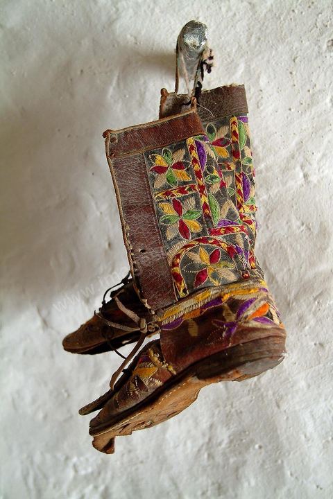 Chaussure dans une maison traditionnelle dans le village de Douiret