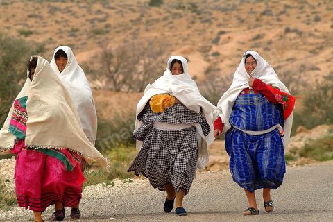 Femmes en tenue traditionnelle à Matmata