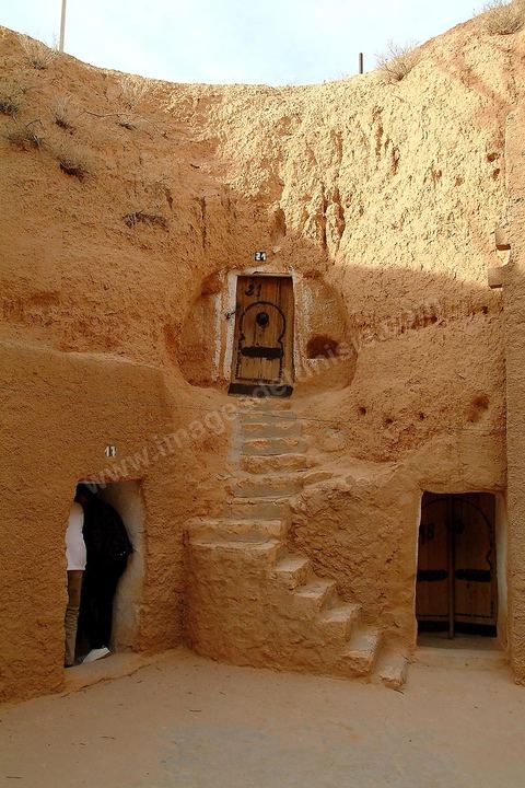 Intérieure de la cour d'une maison troglodyte à Matmata