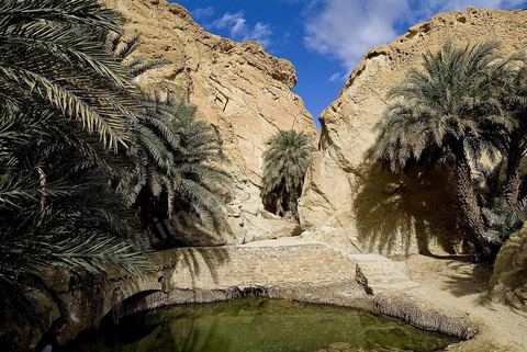 Village berbere de montagne et oasis de Chebika dans la region du Djerid au sud de la Tunisie