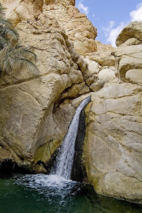 Village berbere de montagne et oasis de Chebika dans la region du Djerid au sud de la Tunisie