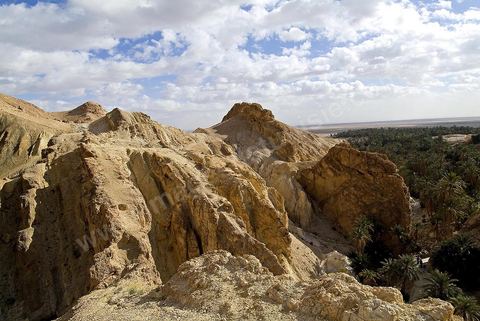 Village berbere de montagne et oasis de Chebika dans la region du Djerid au sud de la Tunisie