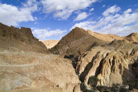 Village berbere de montagne et oasis de Chebika dans la region du Djerid au sud de la Tunisie