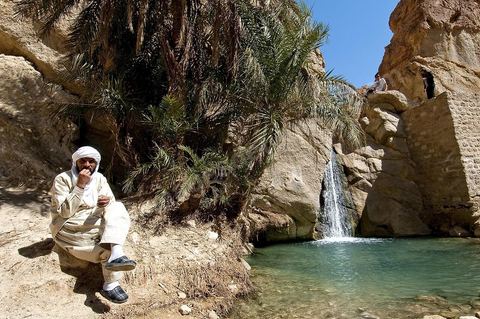 Village berbere de montagne et oasis de Chebika dans la region du Djerid au sud de la Tunisie