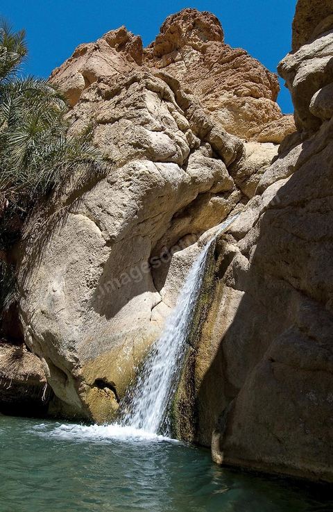 Village berbere de montagne et oasis de Chebika dans la region du Djerid au sud de la Tunisie