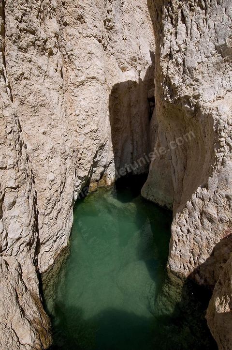 Village berbere de montagne et oasis de Chebika dans la region du Djerid au sud de la Tunisie