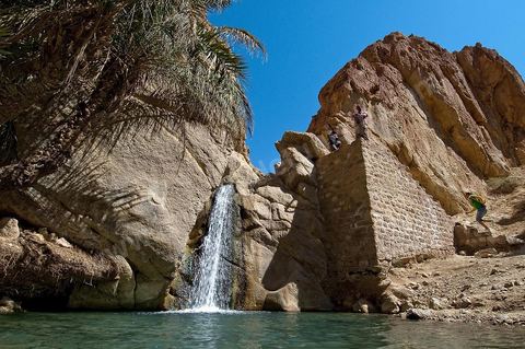 Village berbere de montagne et oasis de Chebika dans la region du Djerid au sud de la Tunisie