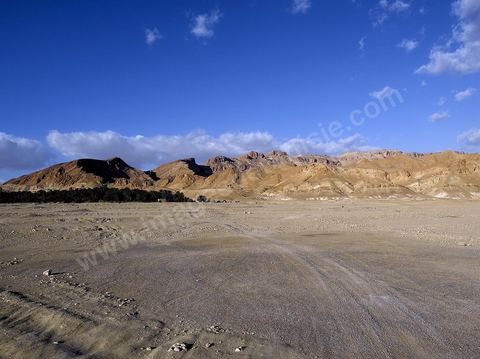 Village berbere de montagne et oasis de Chebika dans la region du Djerid au sud de la Tunisie